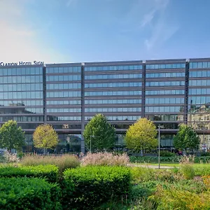 Hotel Clarion Sign